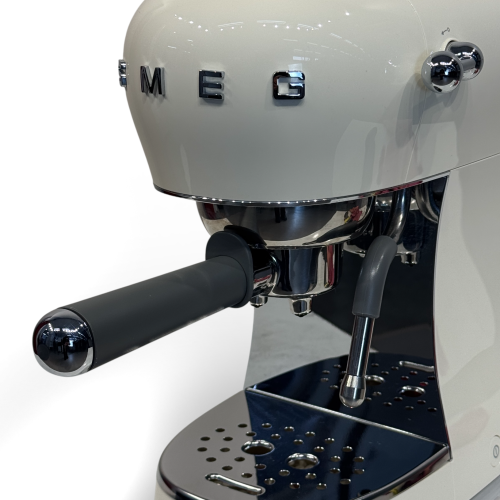Кофемашина SMEG ECF 02 CREU
