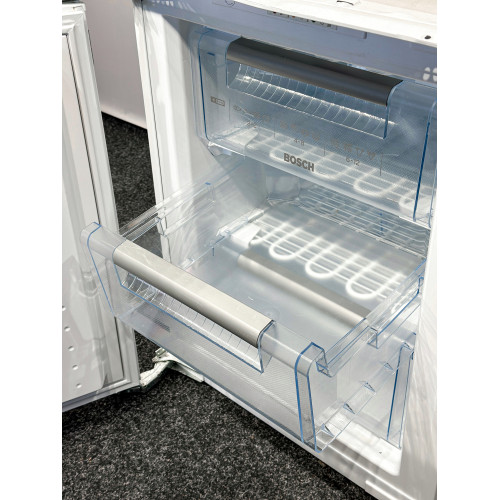 Встраиваемая морозильная камера Bosch GID 14A50/05