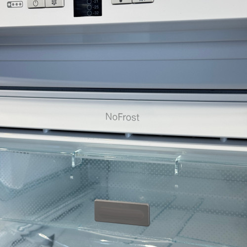 Отдельно стоящий морозильник FN 24062 WS
