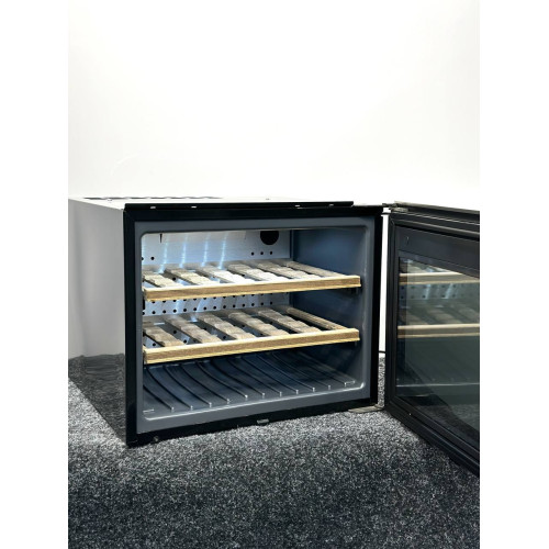 Винный холодильник SMEG  СVI 618 NX