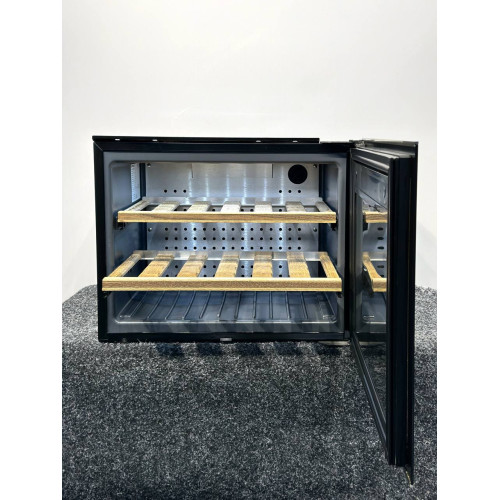 Винный холодильник SMEG  СVI 618 NX